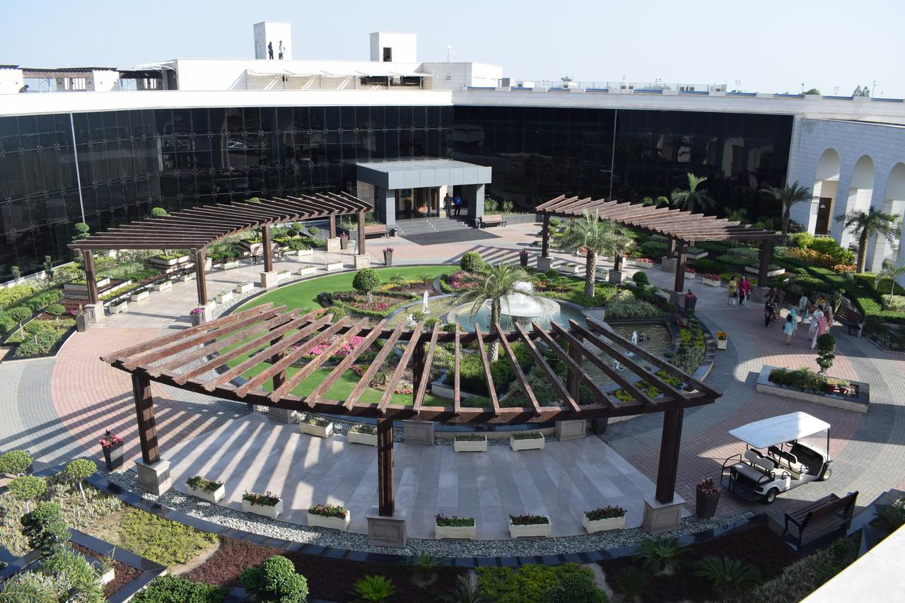 Defence Raya Golf & Country Club Hotel Lahore Exterior foto